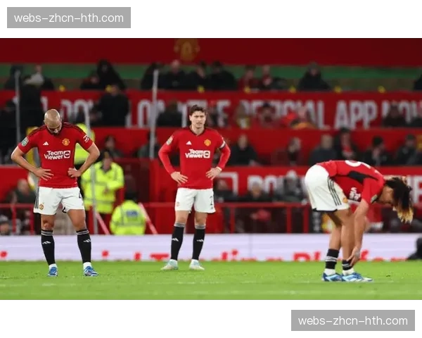 镜头捕捉：看台上观战的克洛普与安切洛蒂赛后亲切交谈